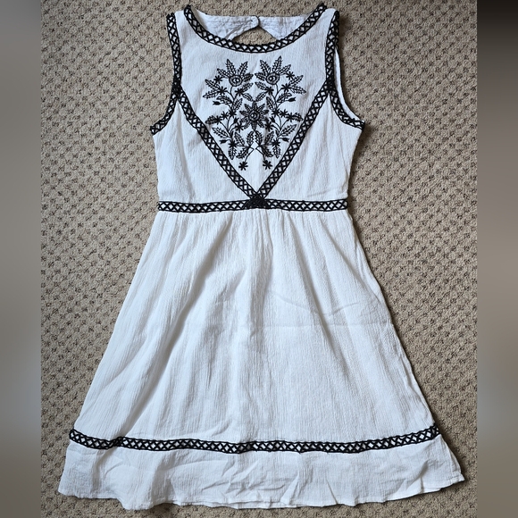 Nicole Miller | Dresses | Embroidered Cotton Dress | Poshmark